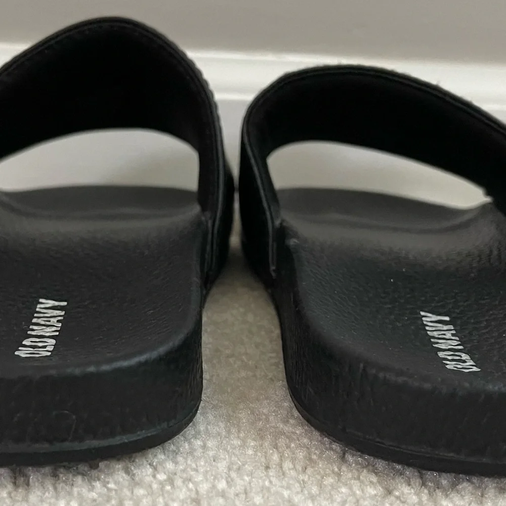 Old Navy Youth 1/2 Black Slides
